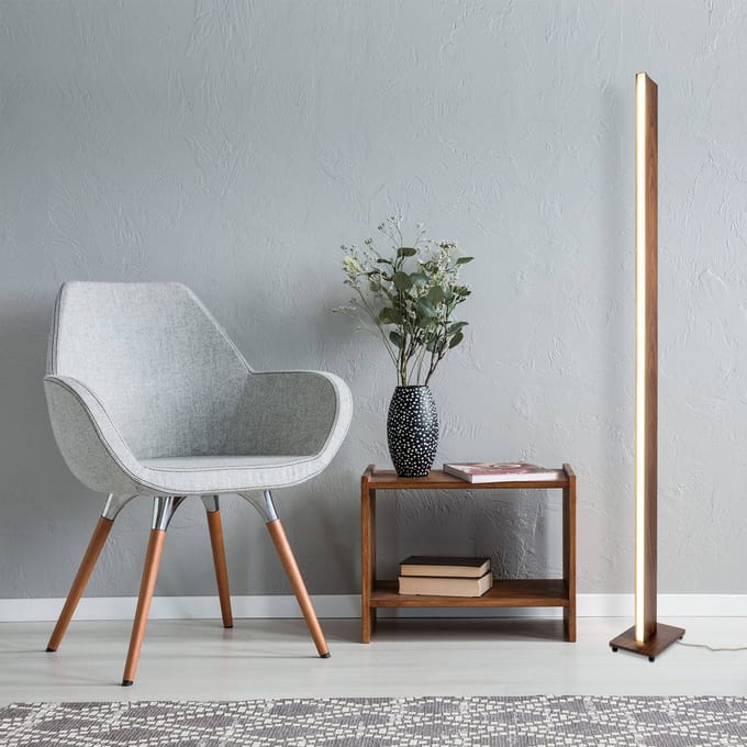 Näve LED vloerlamp Madera in hout-optiek, dimbaar