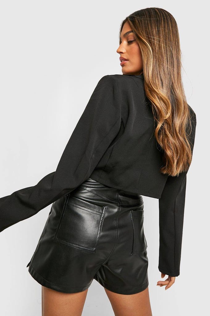 Dames Boohoo Basics Geweven Crop Blazer met Enkele Knop | Black | Maat: 16