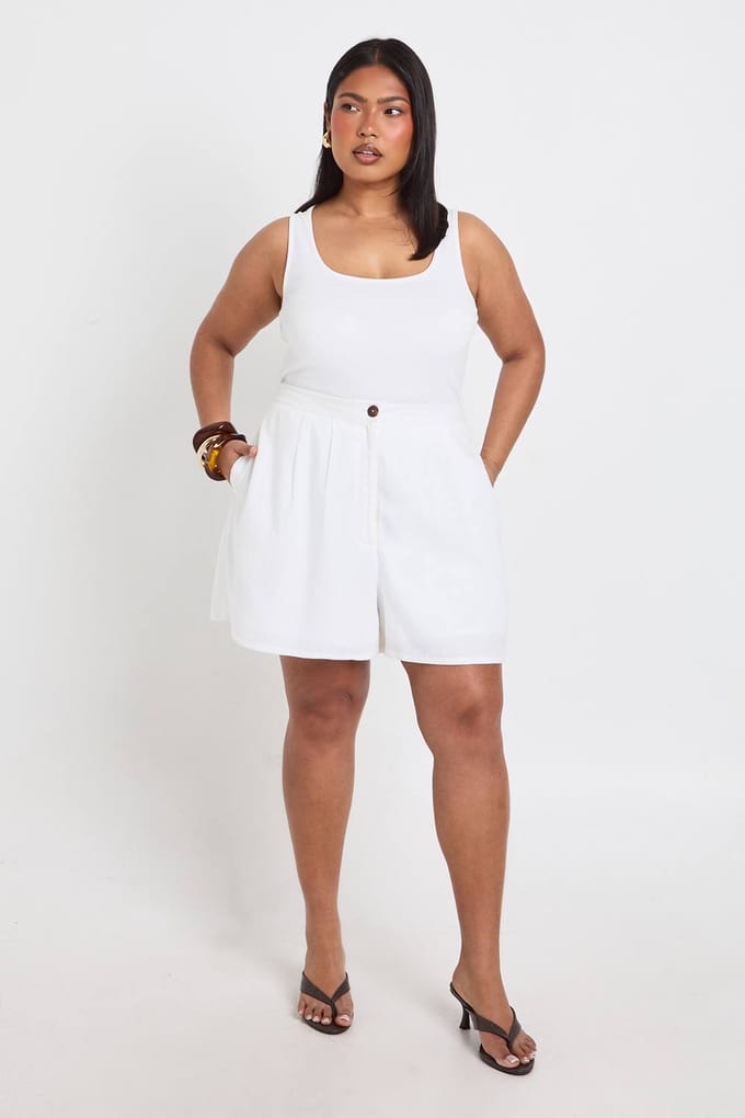 boohoo Dames Plus Linnen Getailleerde Lange Short | Ivoor | Maat: 52