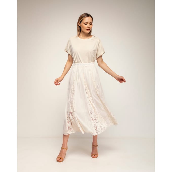 Uitlopende rok met kantdetails, voering en een elastische taille