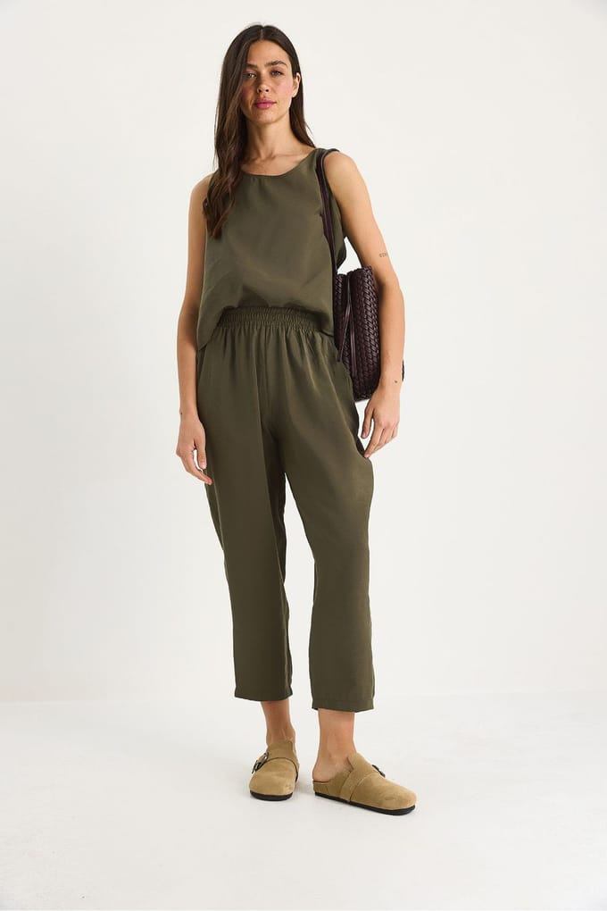 Mouwloze Crew Neck Blouse en Carrof Fıt Broekset