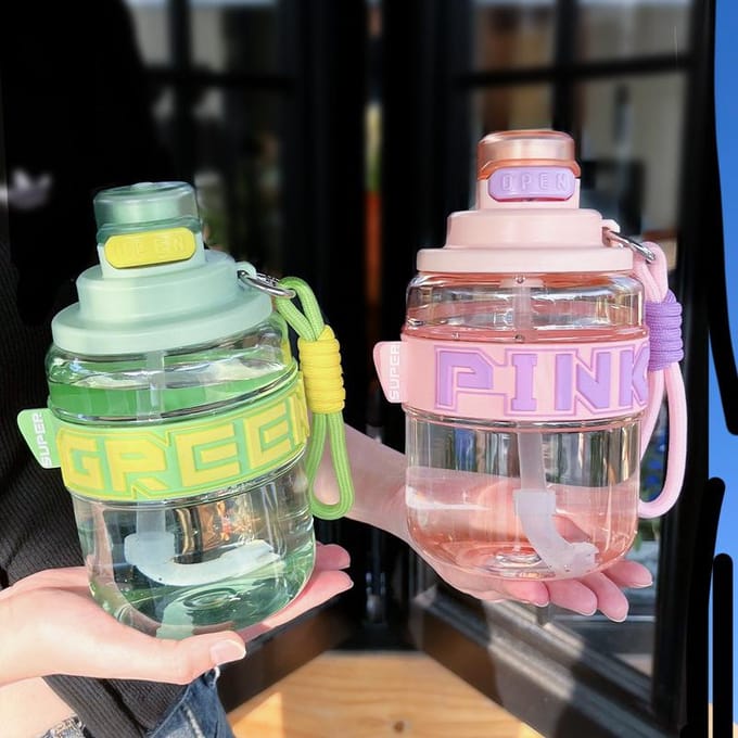 Sportketel met grote capaciteit Draagbare Draagbare Plastic Beker Mooie Studenten Beker met Rietje 930ml