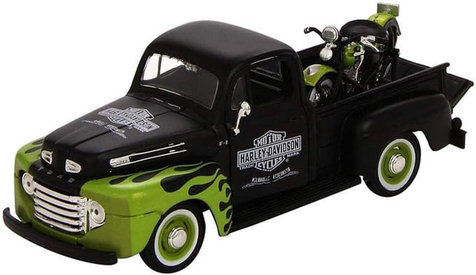 Die-Cast Modelset: Ford F-1 Pick-Up en Harley Davidson Motorfiets Schaal 1:24