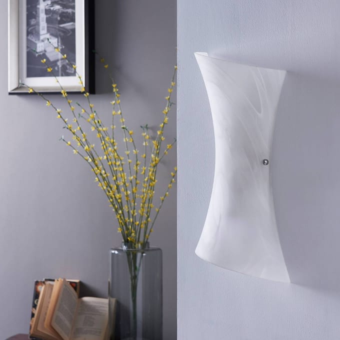 Lindby wandlamp Ebba, hoogte 39 cm, wit albast, glas