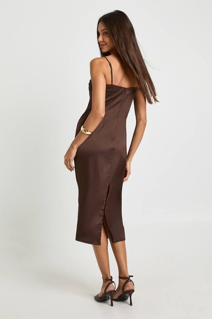 boohoo Dames Gerimpelde Cup Satijn Midi Jurk | Chocoladebruin | Maat: 40