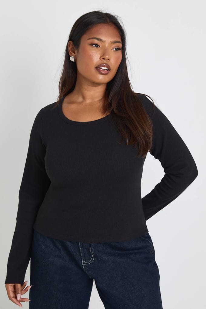 boohoo Dames Plus Basic Geribbelde Scoop-hals Longline Nauwsluitende Top met Lange Mouwen | Zwart | Maat: 46