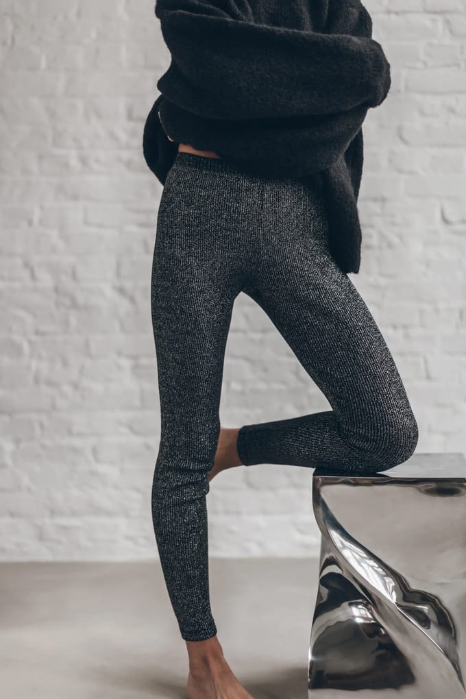 Mikuta The Dark Glitter Ribbed Leggings Größe: S | Sport-Leggings Outlet | Damen