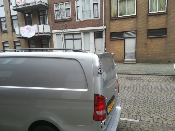 Spoiler Vito W447 W639 dubbele deuren Gespoten in 9744 Brilliant Silver Metallic