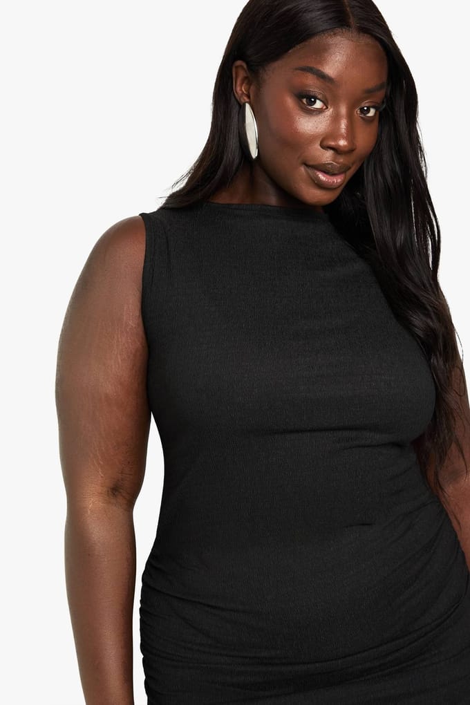 boohoo Dames Plus Getextureerde Geruched Midaxi Jurk | Black | Maat: 26