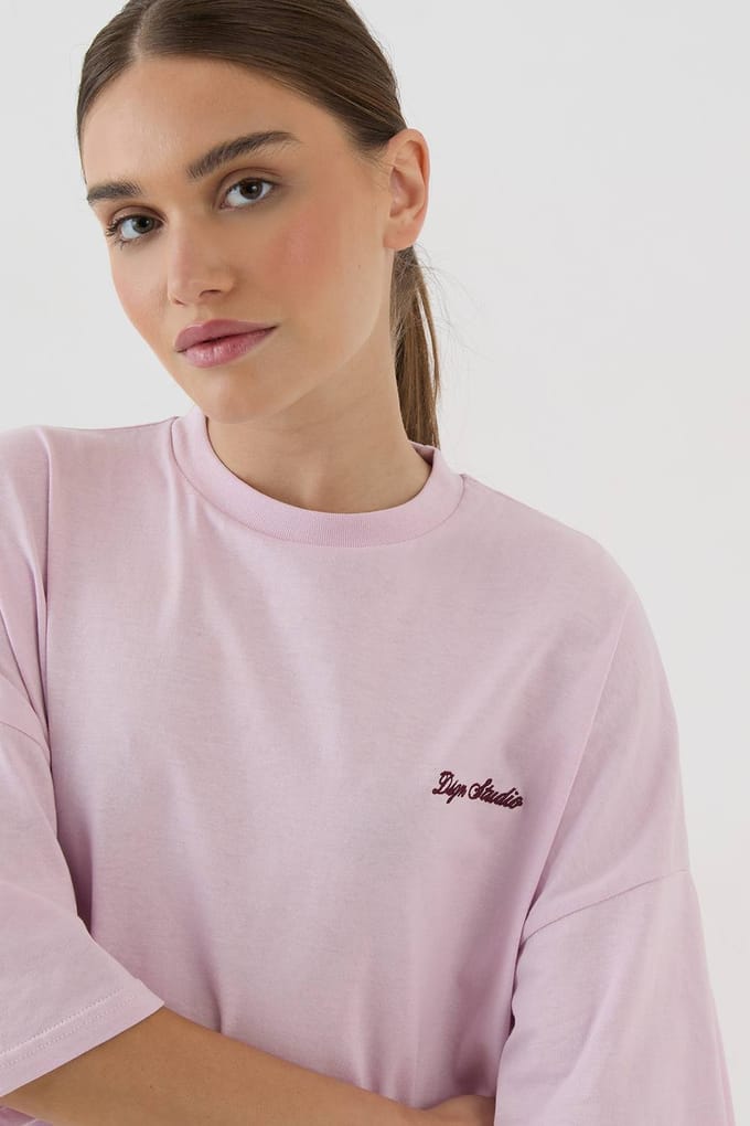 Dames Dsgn Studio Script Geborduurd Oversized T-shirt | Light Pink | Maat: XS