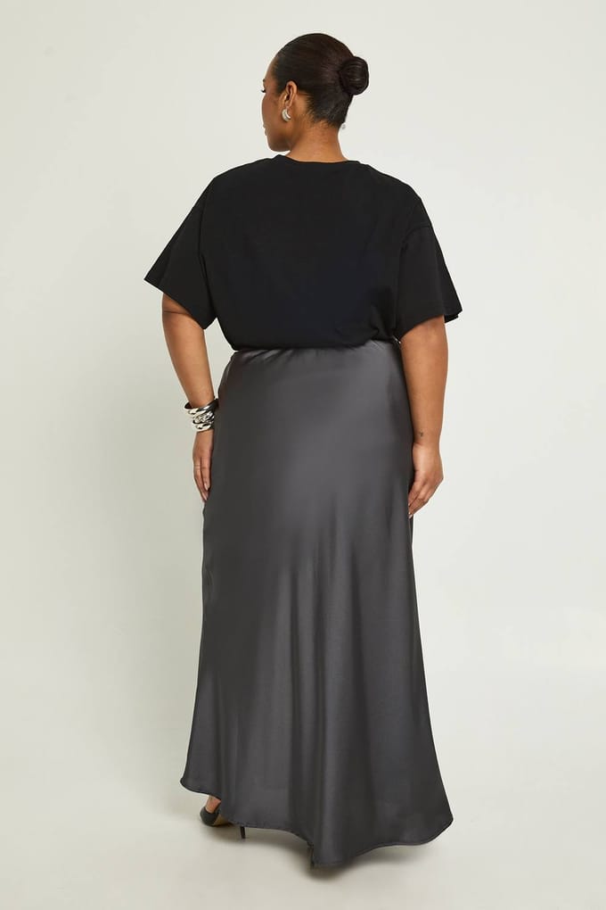 boohoo Dames Plus satijn trekkoord maxirok | Charcoal | Maat: 18