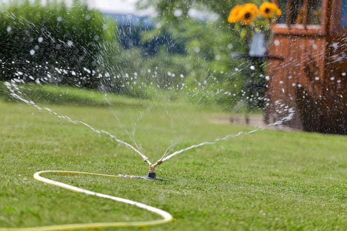 Rehau Roterende Cirkelsproeier tot 15 meter - Tuinsproeier 3 arms - Gardena aansluiting