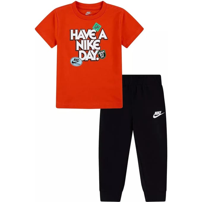 Kinder t-shirt en broek set Nike NSW SOA
