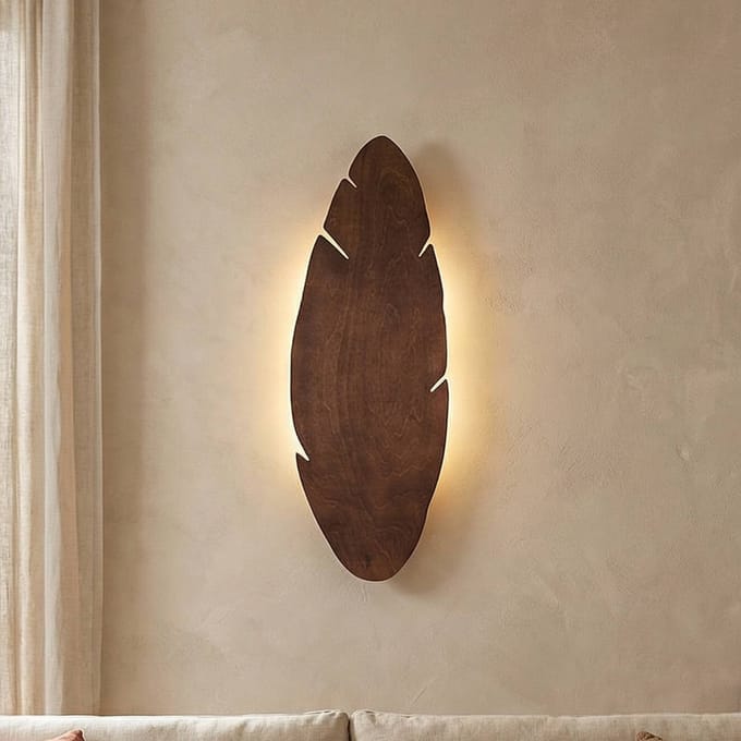 Envostar wandlamp Lehti, bladvorm, walnoot, 69 x 24 cm