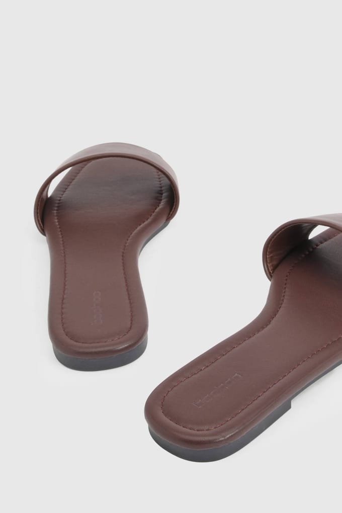 boohoo Dames Vierkante Teen Basis Slippers | Chocoladebruin | Maat: 38