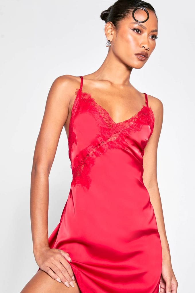 boohoo Dames Kant asymmetrische satijnen slipjurk | Red | Maat: 14