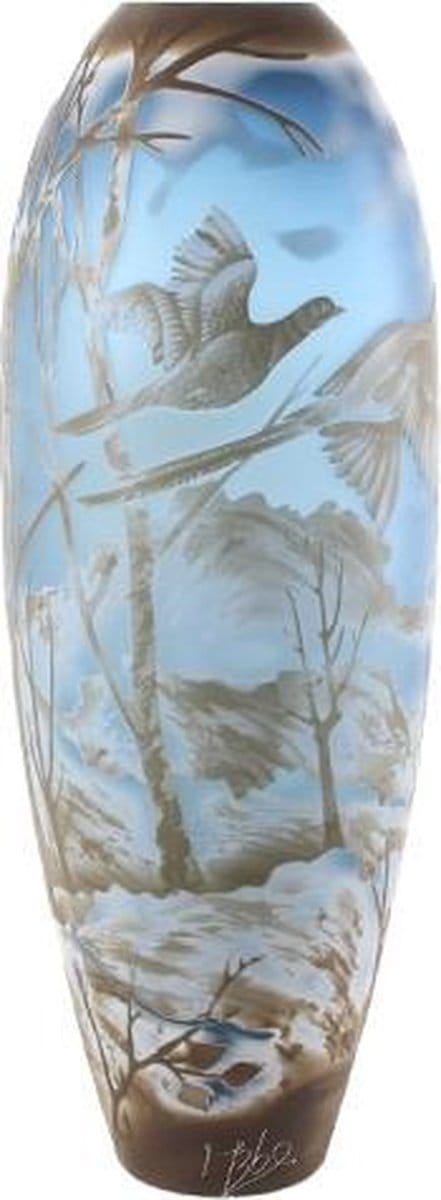 Vaas - A CAMEO GLASS VASE 'WINTER LANDSCAPE' - - 45,8 cm hoog