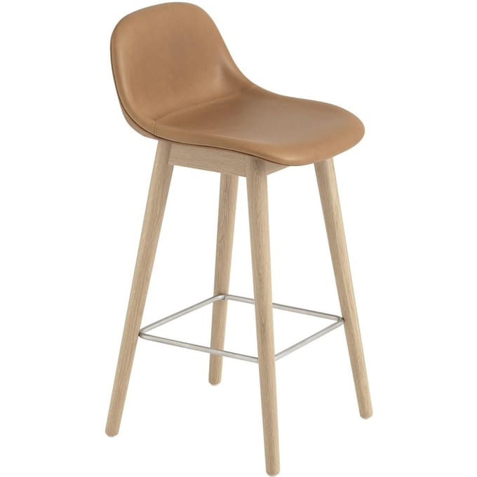 Muuto Fiber barkruk met rugleuning - houten onderstel - Leer cognac - frame eiken - H75