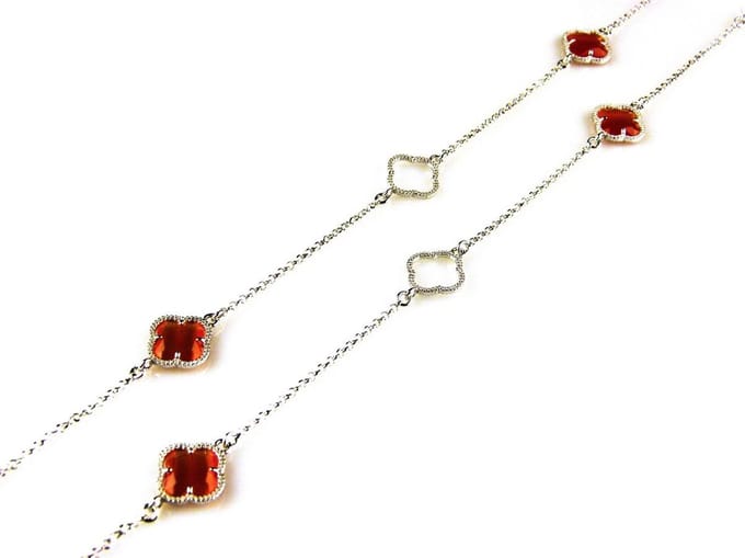 model Fiori open klavers collier in zilver oranje klavers