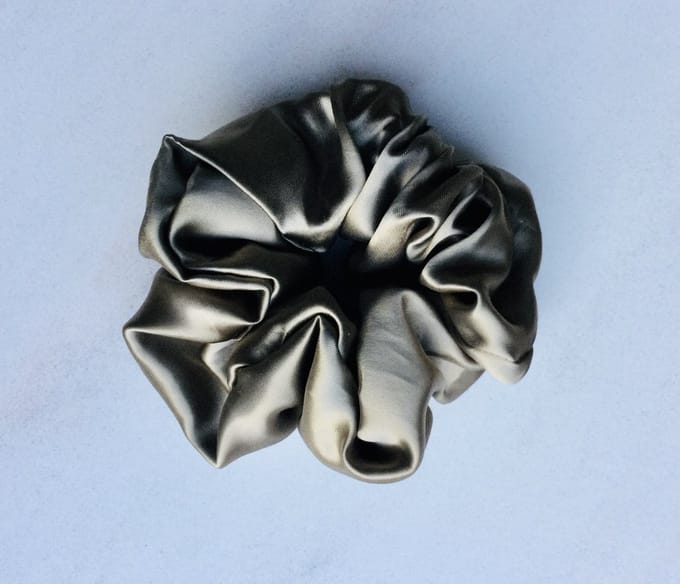 Scrunchie XL satijn - goud/brons - handgemaakt- handmade