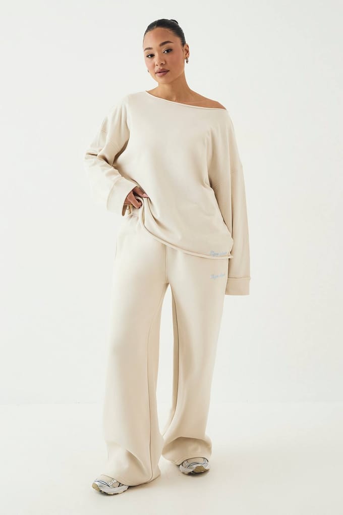 Dames Dsgn Studio Script Geborduurd Off-shoulder Sweatshirt | Cream | Maat: Large