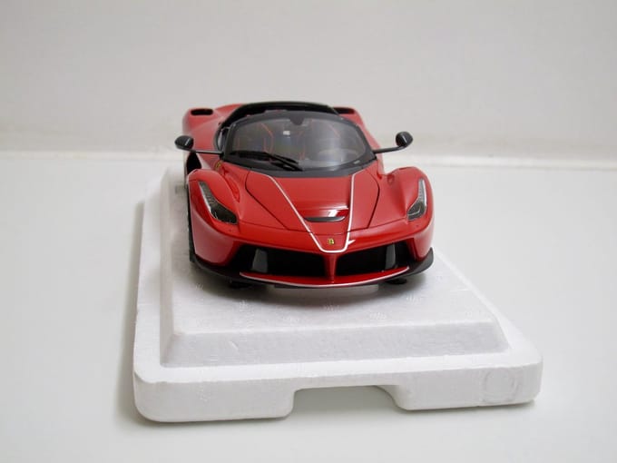 Ferrari 'LaFerrari' Aperta - 1:18 - BBR