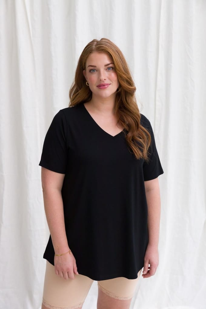 BASE LEVEL CURVY Alba T-Shirts - Black - maat 3(52)