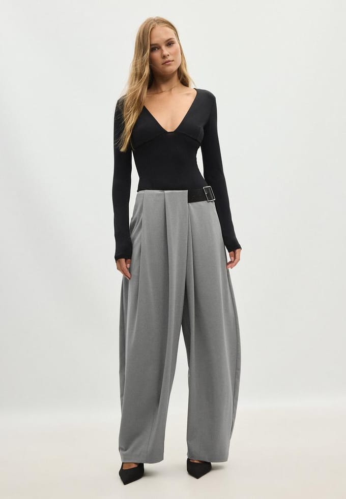 Stradivarius Pantalon met plooien en riem  Grijs 34