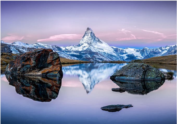 Fotobehang - Lonely Mountain.