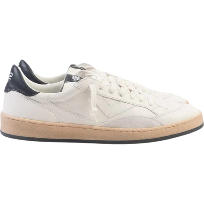 4b12 Witte sneakers