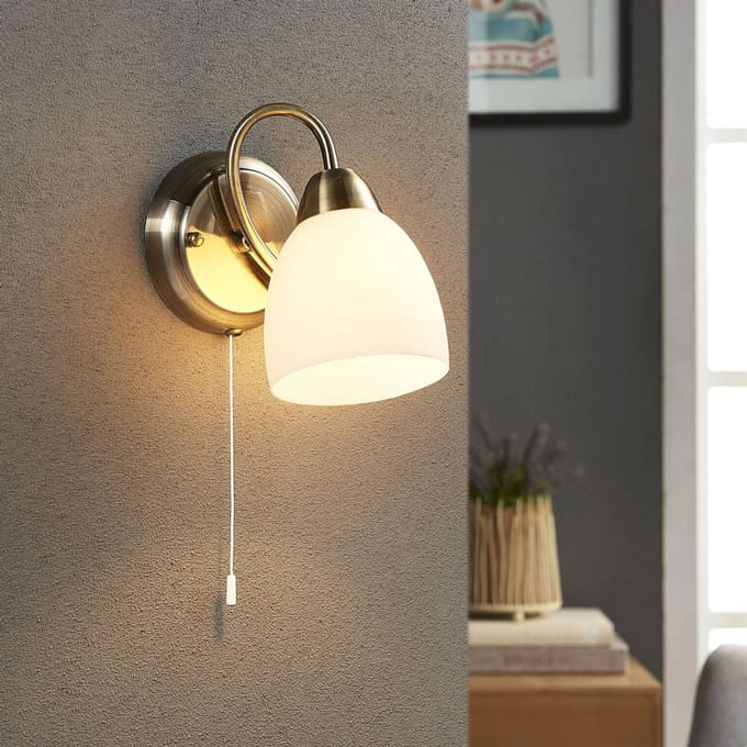 Lindby - wandlamp - 1licht - Glas, metaal - H: 20 cm - E14 - wit, antiek messing