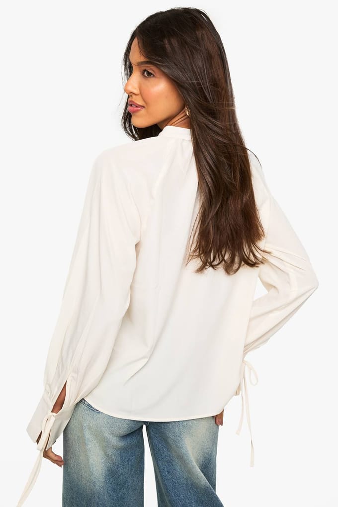 boohoo Dames Gerimpelde blouse met strik-hals | Ecru | Maat: 10