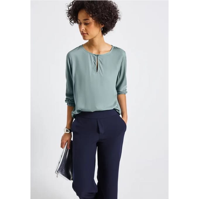 Blouse met ronde hals en uitsnijding