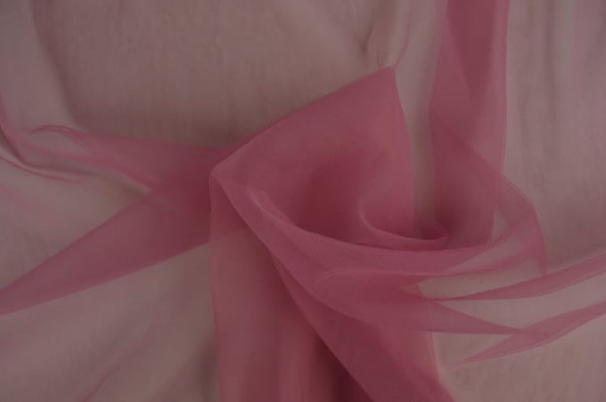 15 meter bruidstule - Donker oud roze - 150cm breed