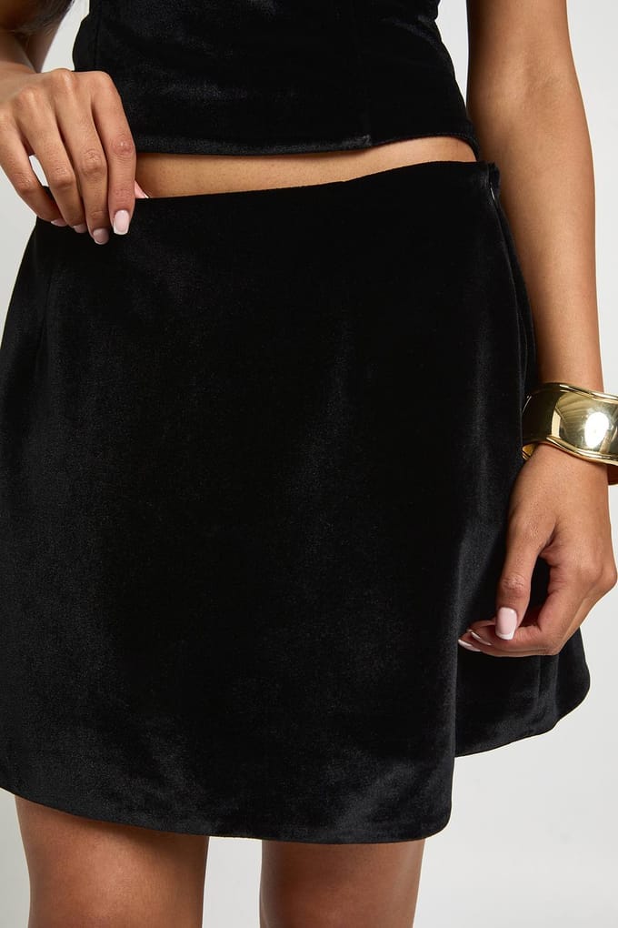 boohoo Dames Fluwelen A-lijn minirok | Black | Maat: 6