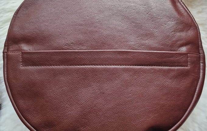CLAUDS - Leren meditatiekussen / poef MAHOGANY
