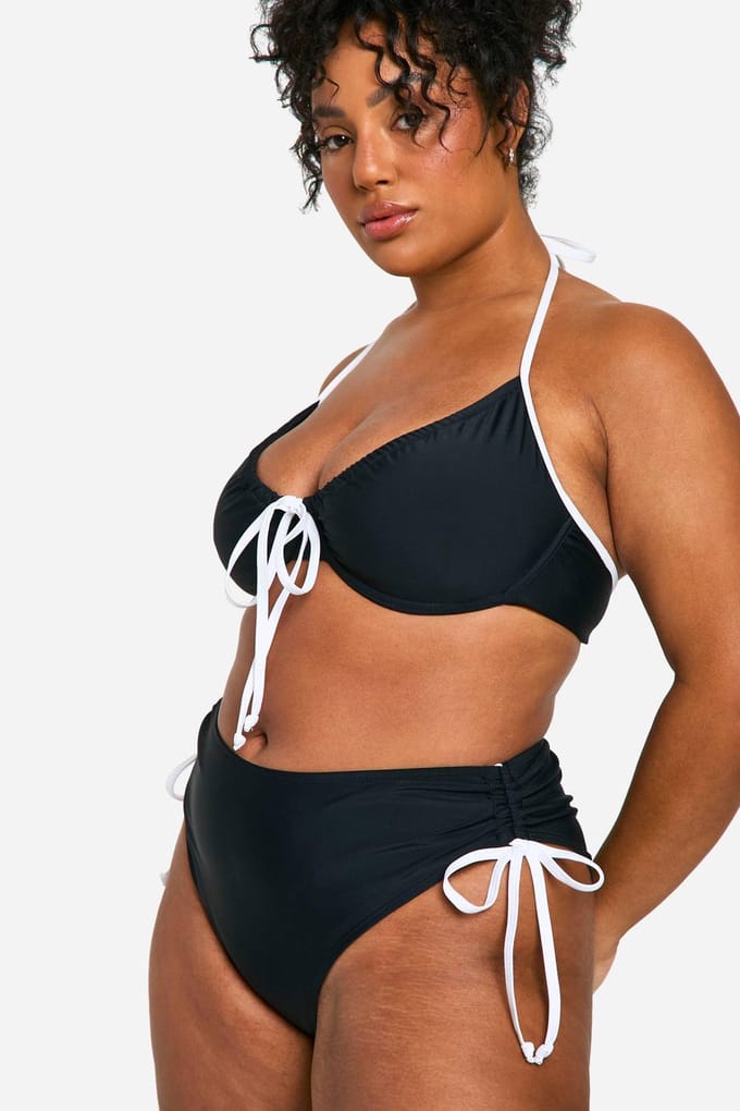 boohoo Dames Plus Contrasterende Strik Gerufelde Zij-Bikini Onderbroek | Zwart | Maat: 52