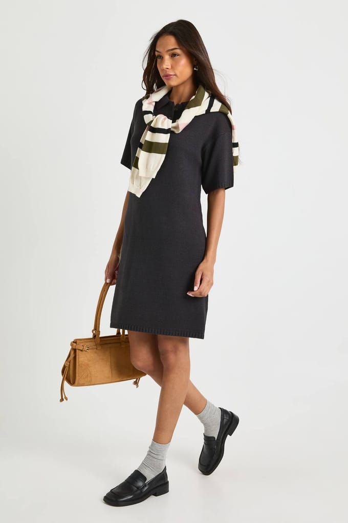 boohoo Dames Lang gesneden oversized gebreide jurk met hoge kraag en knoopsluiting | Houtskool | Maat: Small