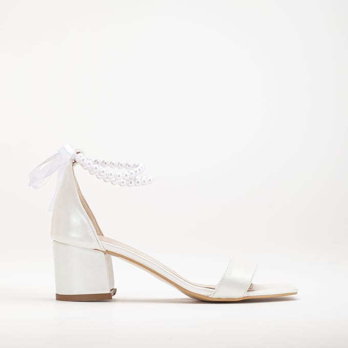 Illy Laag Block Hak Sandalen with Pearls
