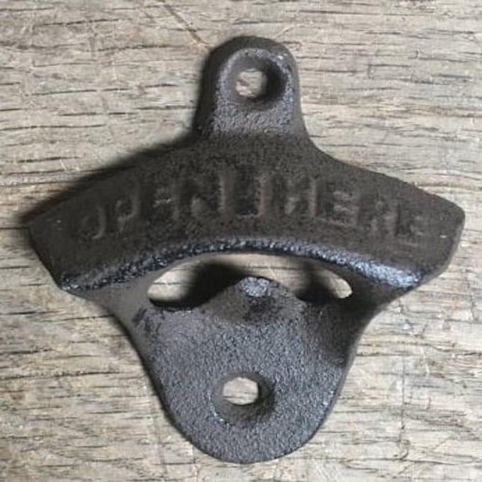 Robuuste Wandflesopener - Bierfles opener Muur | Open Here - Wall Mount