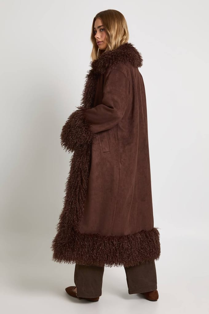 boohoo Dames Namaakbontaccent Namaaksuede Maxi Jas | Chocolate | Maat: 12