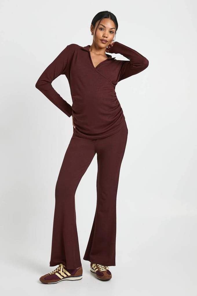 boohoo Dames Zwangerschaps Rib Wrap Top & Broek Co-Ord | Chocoladebruin | Maat: 36