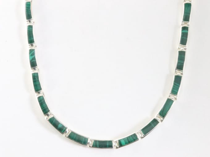 Zilveren collier met malachiet