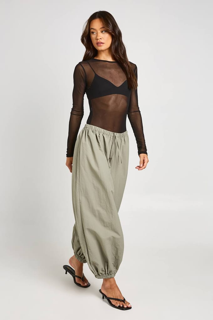 boohoo Dames Lang Basic Mesh Bodysuit Met Lange Mouwen | Zwart | Maat: 46