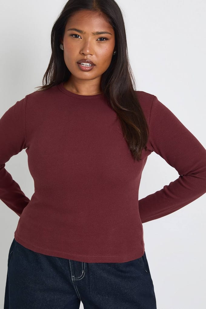 boohoo Dames Plus Basic geribbelde top met lange mouwen, aansluitend lang model | Bordeaux Rood | Maat: 46