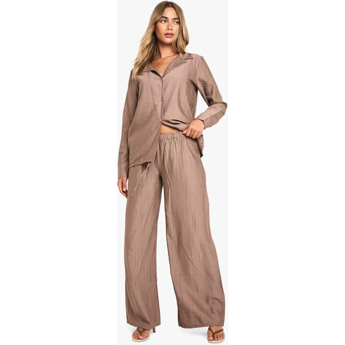 boohoo Dames Crinkle oversized overhemd & broek set | Mocha | Maat: 8