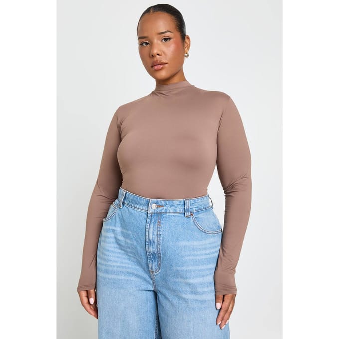 boohoo Dames Plus Second Skin Crew Neck Lange Mouw Bodysuit | Mocha | Maat: 22