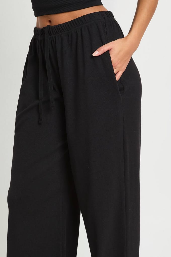 boohoo Dames Basis geribbelde broek met wijde pijpen | Zwart | Maat: 34