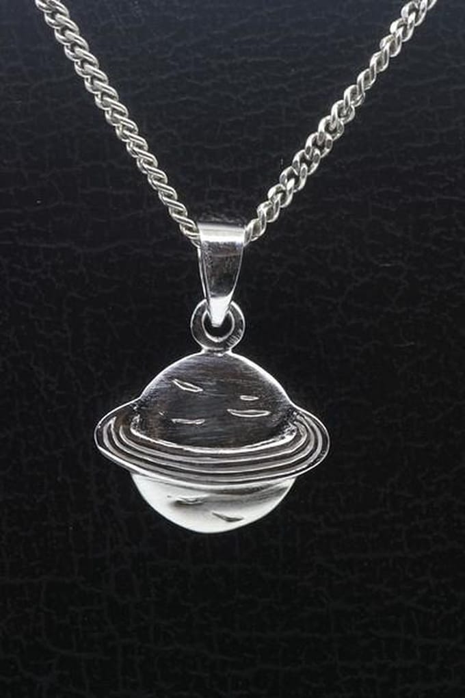 Zilveren Planeet met ring ketting hanger