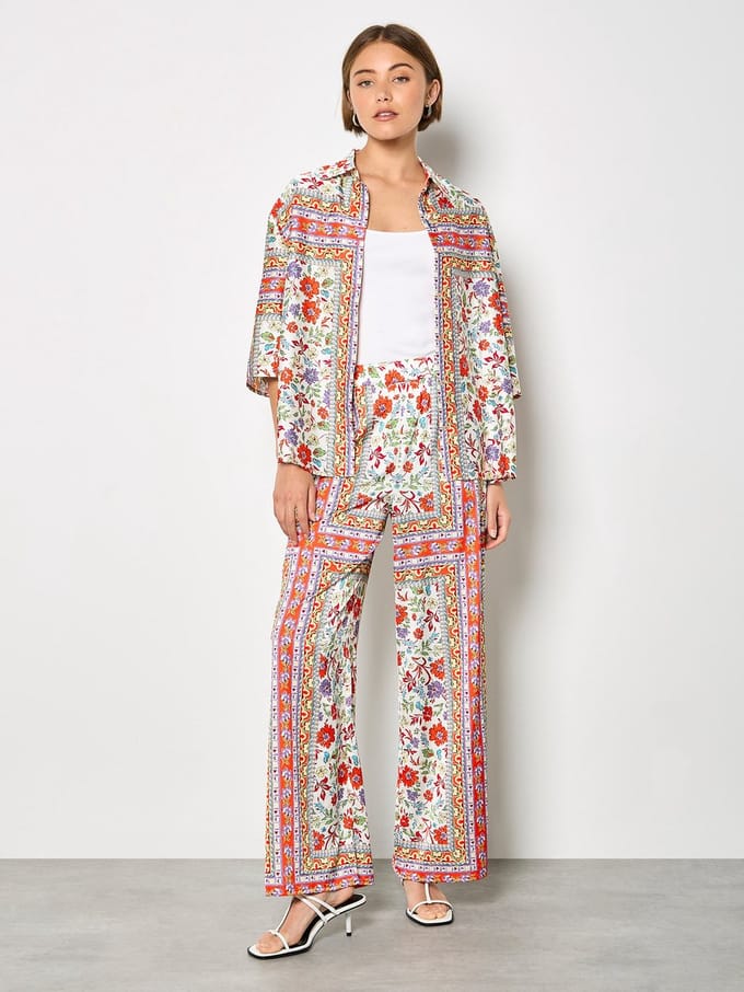 Satijnen broek met wijde pijpen en bloemenprint